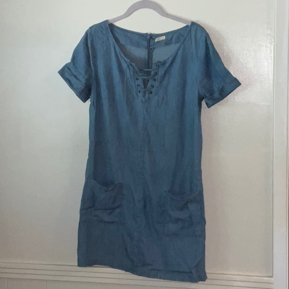 Holister Denim looking dress sz M with lace up front and zippered back.